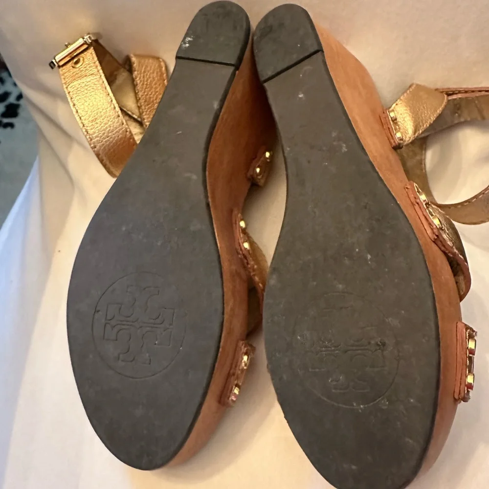 Tory Burch Gold Ridley Sandal with Wood Platform EUC - Picture 4 of 7